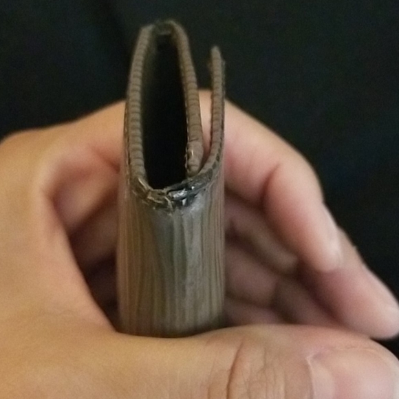 Used authentic Grey/Taupe Louis Vuitton key wallet - Picture 8 of 15